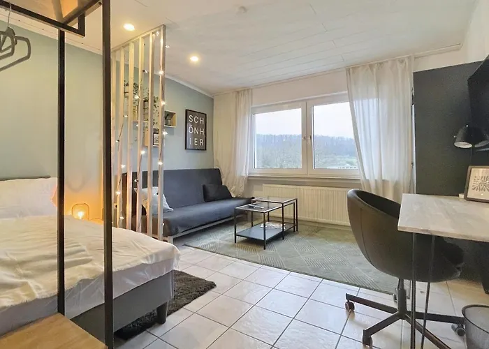Ruhiges Naturparadies Fuer 4 Mit Kueche Schreibtisch Und Boxbett