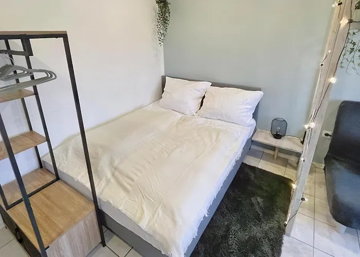 Ruhiges Naturparadies Fuer 4 Mit Kueche Schreibtisch Und Boxbett
